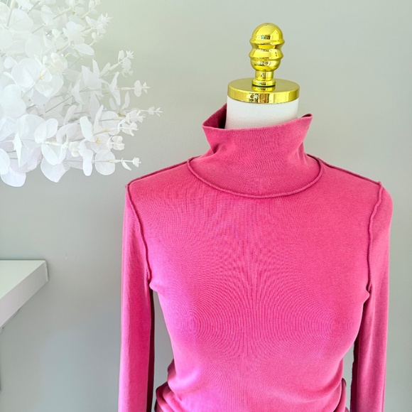 Free People Slim Ribbed Turtleneck in Berry, Sz M - Picture 2 of 8
